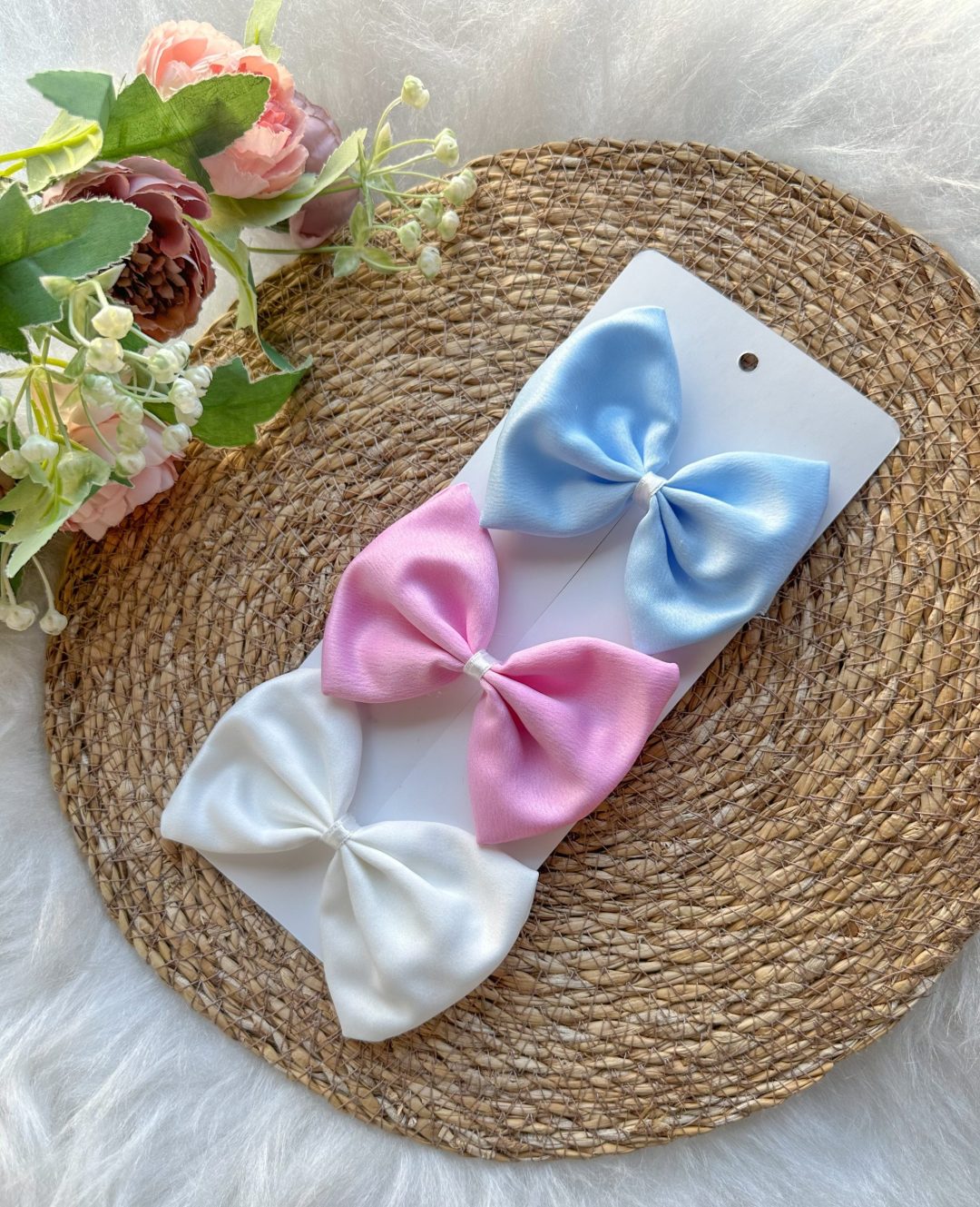 img-1230-jpg-jpeg.jpeg Pastel Tonlarda Saten Fiyonk 3'lü Kız Çocuk Bebek Toka - Görsel 1