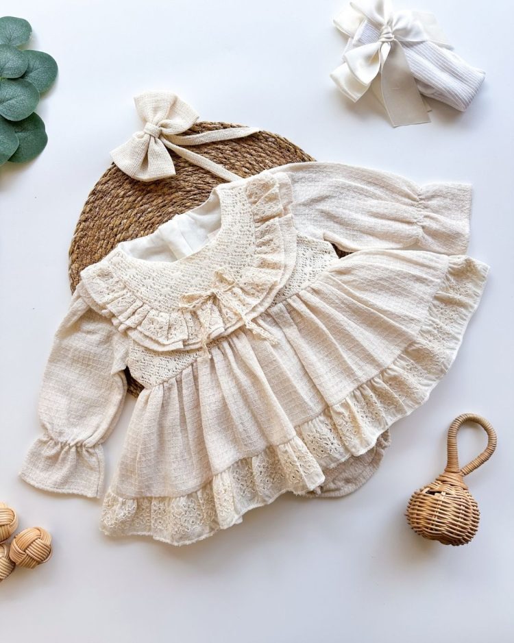 Cloe Vintage Dantel Yaka Fiyonk Detaylı Bayramlık Özel Gün Kız Bebek Romper - Görsel 4