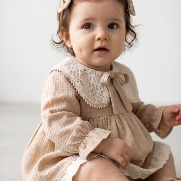 Sweet Meadow Vintage Dantel Yaka Fistolu Kız Bebek Elbise
