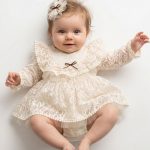 ZOE Dantelli Saç Tokalı Uzun Kollu Bayramlık Kız Bebek Romper